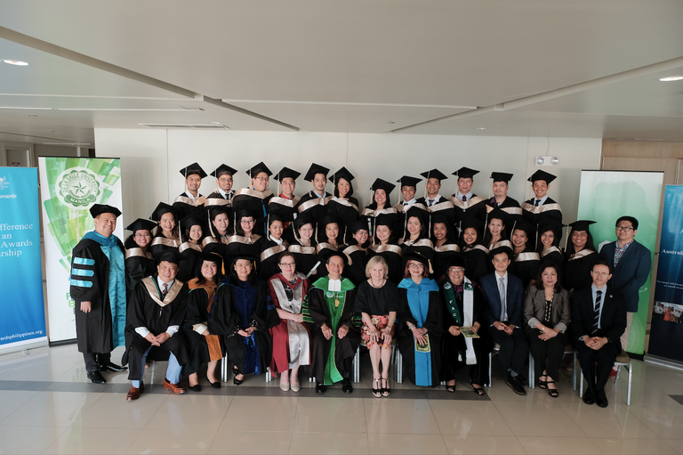 35 Filipinos earn Australian degrees at De La Salle University.png
